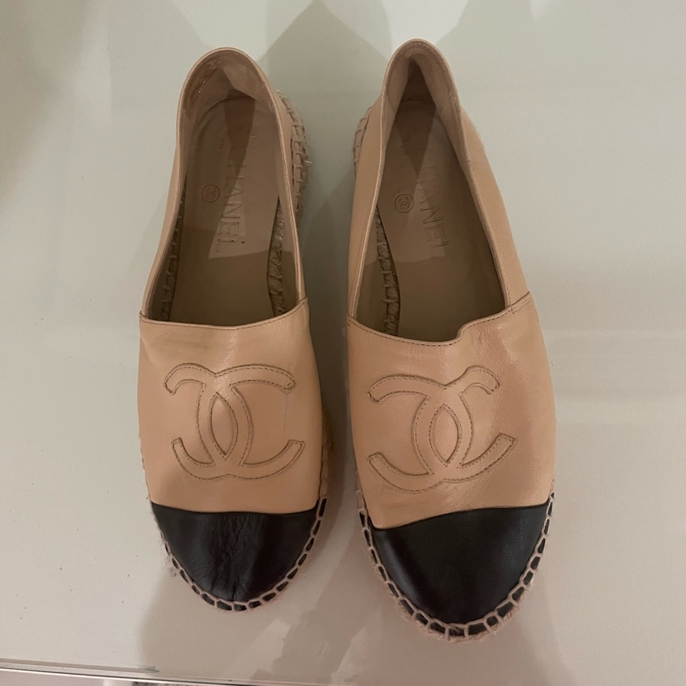 Chanel CC Logo Leather Espadrilles Beige Black Cap Toe Size 37